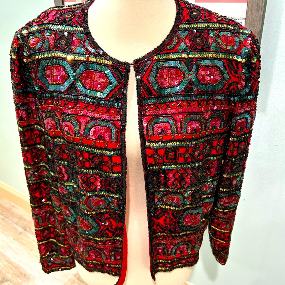 Fabulous vintage sequins jacket from Adrianna Papell in red. Size large.